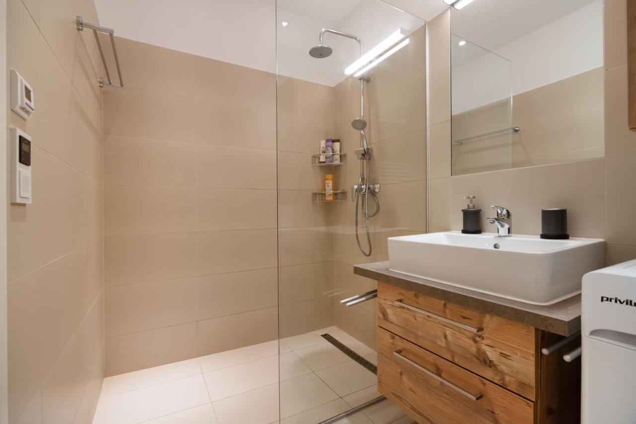 Absolute Ruhelage Im Zentrum Mit Parkplatz Apartment Viena Exterior foto