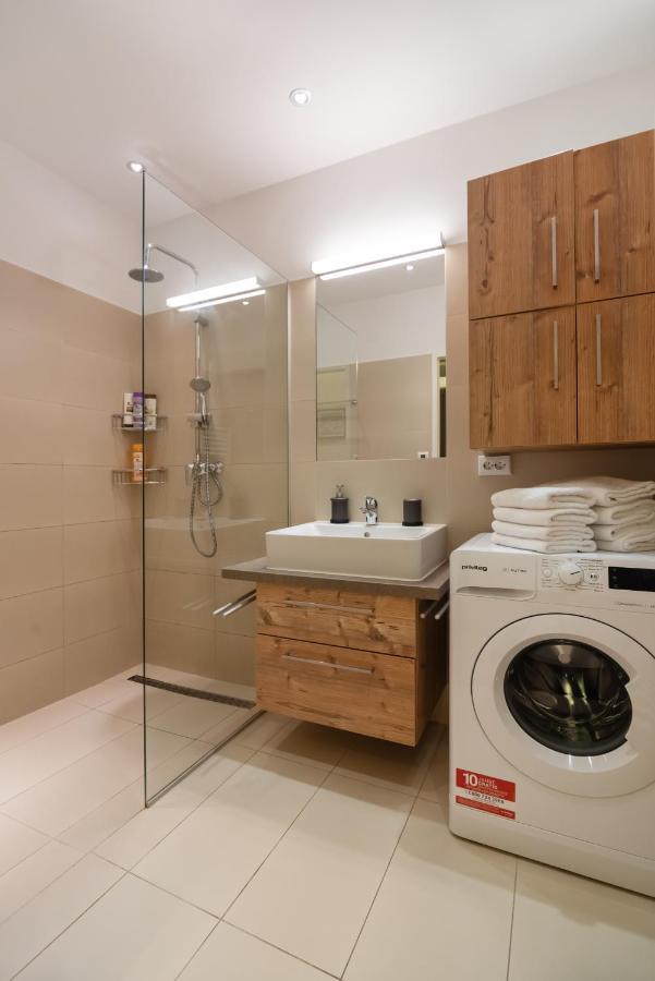Absolute Ruhelage Im Zentrum Mit Parkplatz Apartment Viena Exterior foto