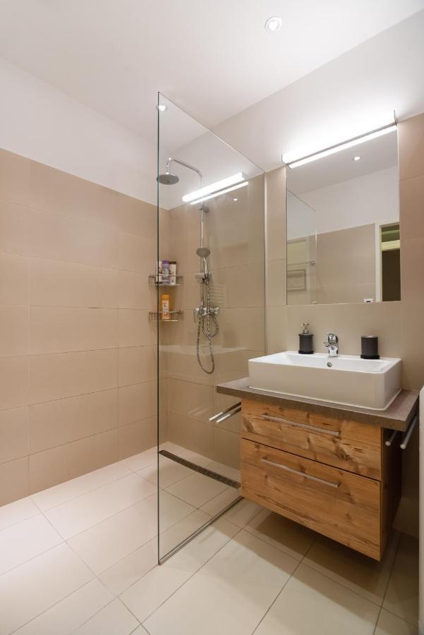 Absolute Ruhelage Im Zentrum Mit Parkplatz Apartment Viena Exterior foto